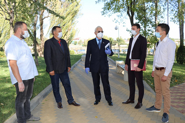 Алексей Езубов встретился с молодыми депутатами Кореновского района